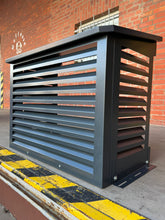 Lade das Bild in den Galerie-Viewer, 02- SALZBURG Abdeckung Schrägdach - Schutzhaube für Wärmepumpe & Klimaanlage