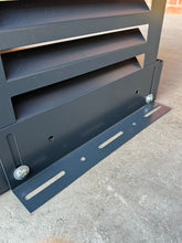 Lade das Bild in den Galerie-Viewer, 02- SALZBURG Abdeckung Schrägdach - Schutzhaube für Wärmepumpe & Klimaanlage