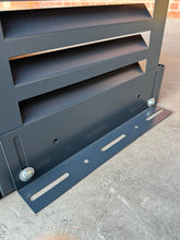 Lade das Bild in den Galerie-Viewer, 02- SALZBURG Abdeckung Schrägdach - Schutzhaube für Wärmepumpe & Klimaanlage