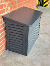 Lade das Bild in den Galerie-Viewer, 02- SALZBURG Abdeckung Schrägdach - Schutzhaube für Wärmepumpe & Klimaanlage