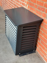 Lade das Bild in den Galerie-Viewer, 02- SALZBURG Abdeckung Schrägdach - Schutzhaube für Wärmepumpe & Klimaanlage