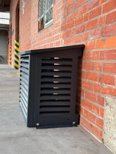 Lade das Bild in den Galerie-Viewer, 02- SALZBURG Abdeckung Schrägdach - Schutzhaube für Wärmepumpe & Klimaanlage