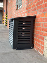 Lade das Bild in den Galerie-Viewer, 02- SALZBURG Abdeckung Schrägdach - Schutzhaube für Wärmepumpe & Klimaanlage