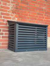 Lade das Bild in den Galerie-Viewer, 02- SALZBURG Abdeckung Schrägdach - Schutzhaube für Wärmepumpe & Klimaanlage