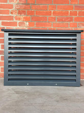 Lade das Bild in den Galerie-Viewer, 02- SALZBURG Abdeckung Schrägdach - Schutzhaube für Wärmepumpe & Klimaanlage